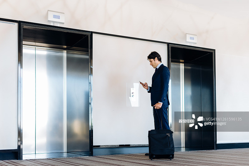 China Factory 1.00-1.75m/S Direct Sale 630-1250kgs Outdoor Traction Passenger Elevator