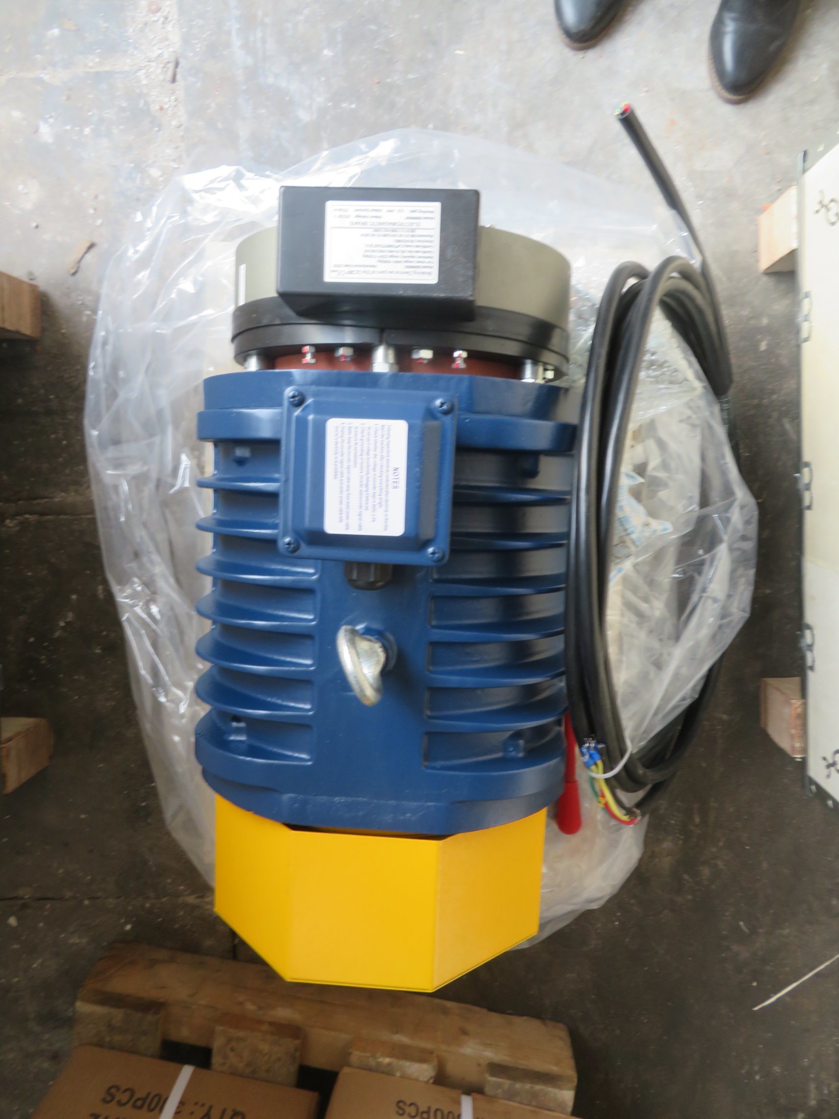 2023 Super Excellent Performance Elevator Gearless Traction Machine with High Quality